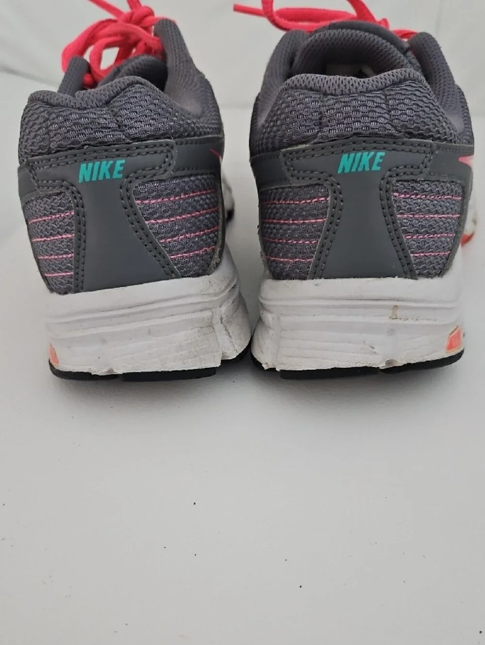 Nike Dart 10 Women's Gray Running Shoes with Pink Laces